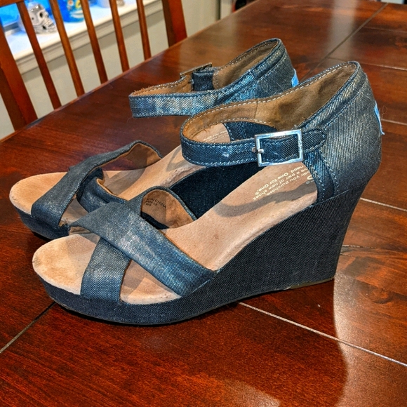 Toms Metallic Silver Wedge Sandals Sz 8 - Picture 1 of 9